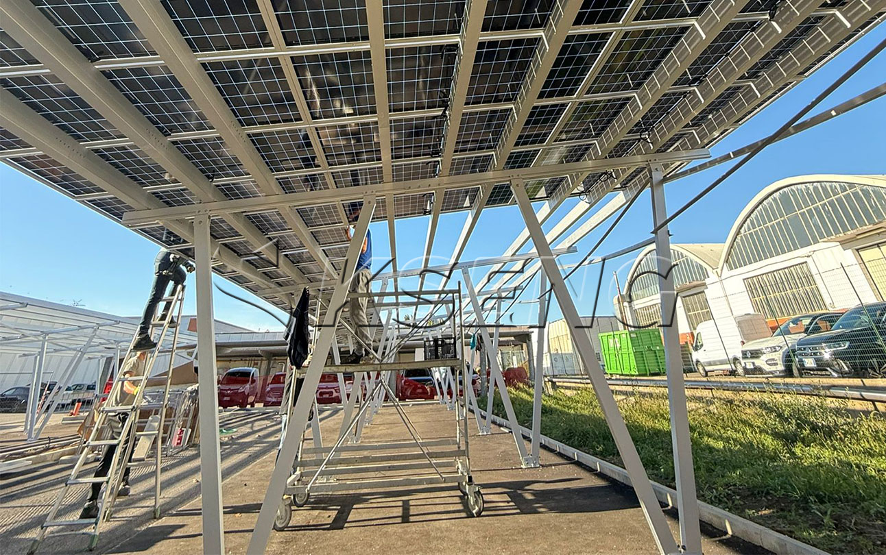 Aluminium-Solar-Carport versorgt italienischen Supermarkt mit Strom