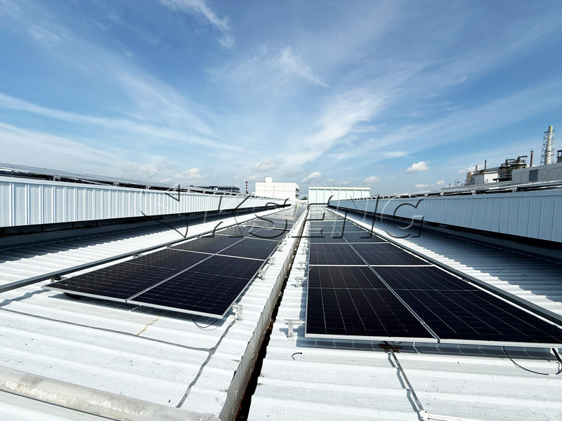 375-kW-Dachsolarprojekt in Singapur | Kseng Stehfalz-Montagel&ouml;sung f&uuml;r Metalld&auml;cher