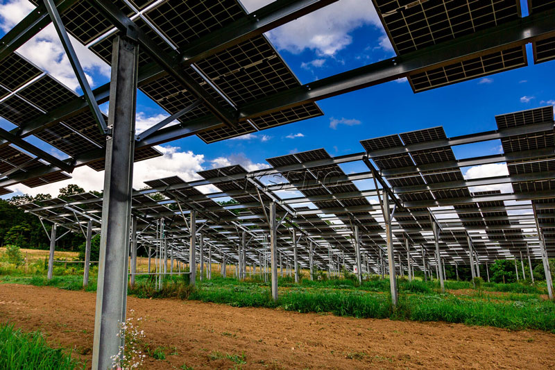 Hochfeste Zn-Al-Mg-Solarparkstruktur mit hoher Tragf&auml;higkeit