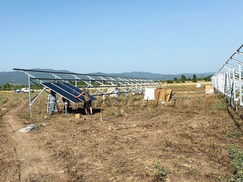 Installation eines Solarparks in Georgia