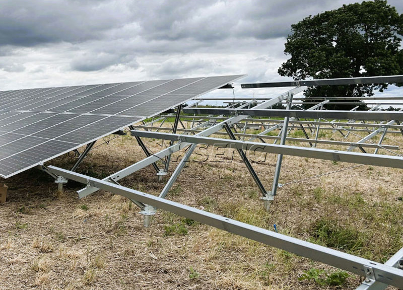 Boden-Solarmontagesystem