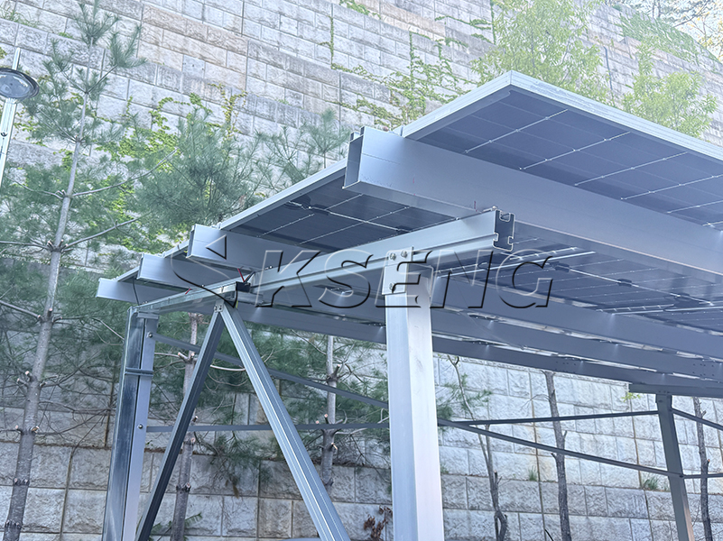 Solarcarports aus Aluminium und Edelstahl