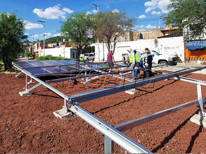Solaranlage mit Betonfundament