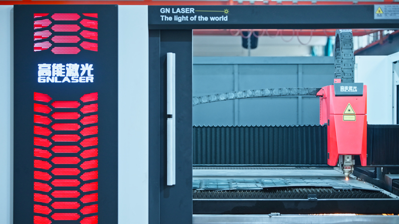 Vollautomatisches CNC-Laserschneiden
