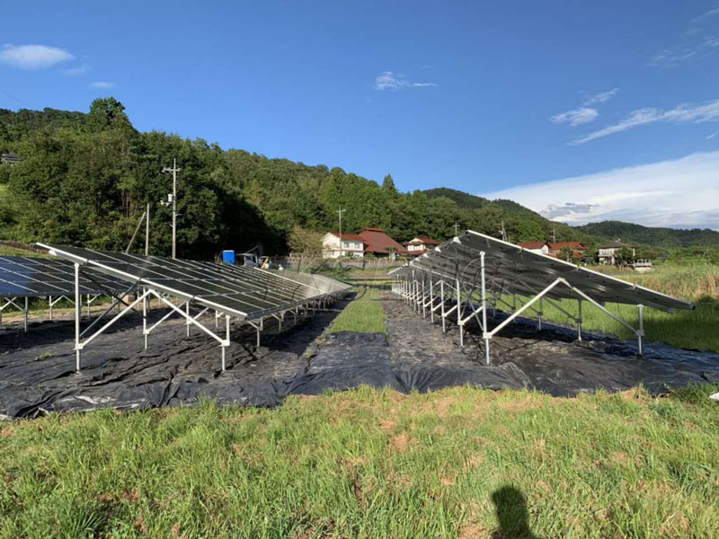 Solarpark-Montagestruktur und optimiertes Solar-Array-Layout