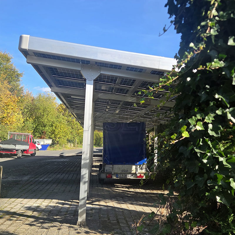 Details zum Fundamentanschluss und zur S&auml;ulenverankerung f&uuml;r ein Solar-Carport-Montagesystem